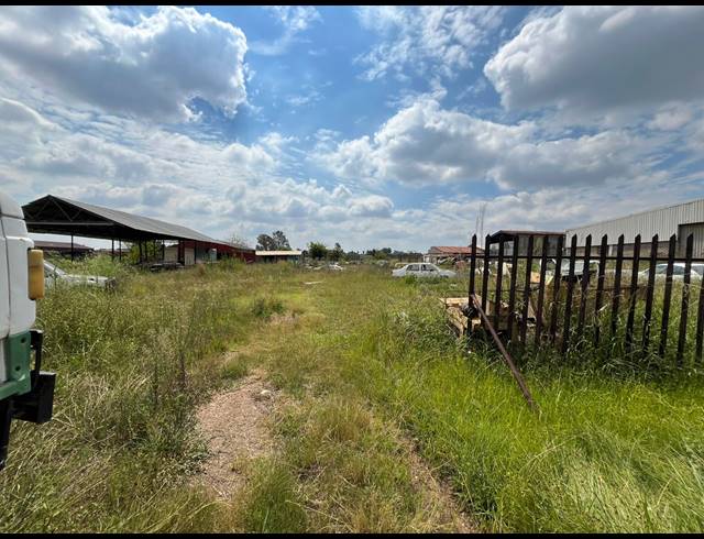 3,000M² WAREHOUSE FOR SALE IN VULCANIA